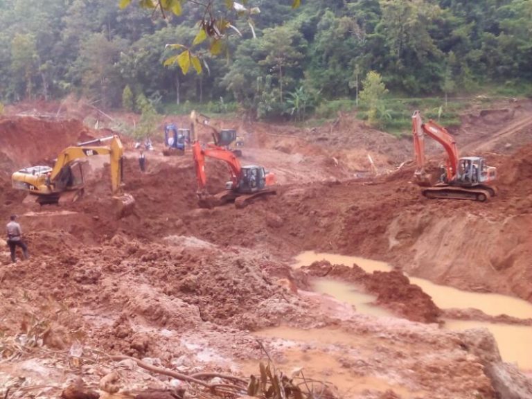 Giat pencarian korban longsor di Desa  Kepel Kab  Nganjuk  